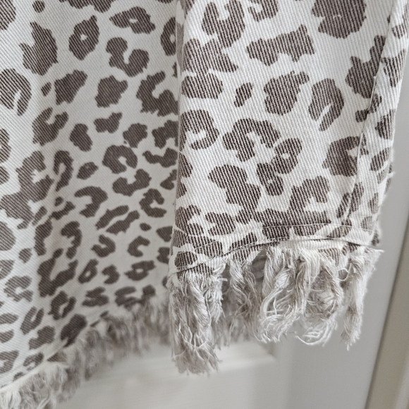 Leopard Print Lightweight Denim Jacket - Picture 4 of 6